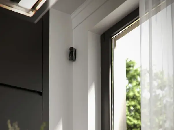 Détecteur d'alarme discret au plafond
